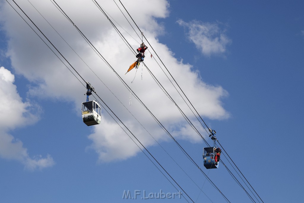 Koelner Seilbahn Gondel blieb haengen Koeln Linksrheinisch P360.JPG - Miklos Laubert